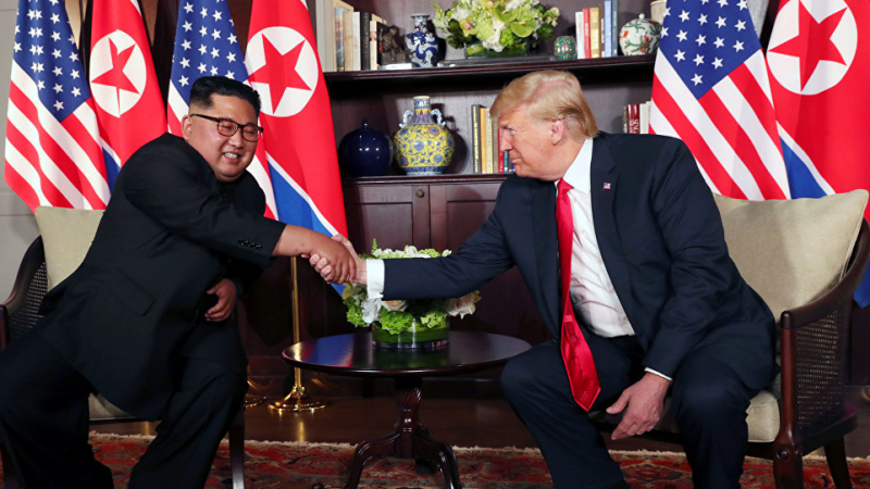 Тръмп и Ким завършиха срещата си лице в лице, журналисти дочуха президентът на САЩ да казва... (ВИДЕО)