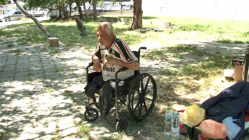Тежката история на инвалида Светлозар, който живее на улицата, ще ви трогне
