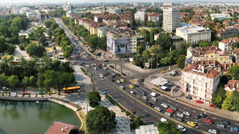 Трафикът в столицата: Ето къде ще имате проблеми с движението заради македонската делегация