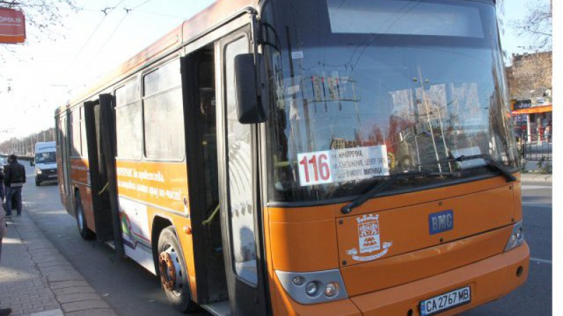 Шофьор на автобус 116 в Пловдив спря рязко, слезе от рейса и изкара акъла на пътниците