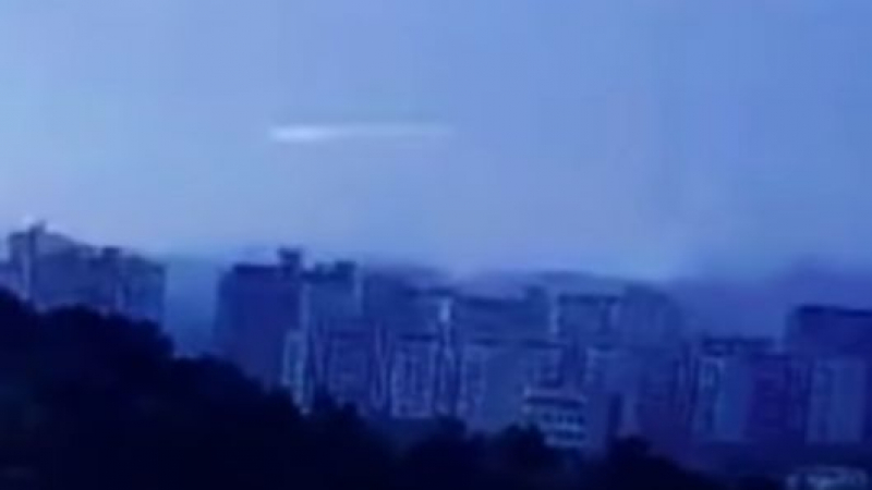НЛО със странна форма профуча над Южна Корея с голяма скорост (ВИДЕО)