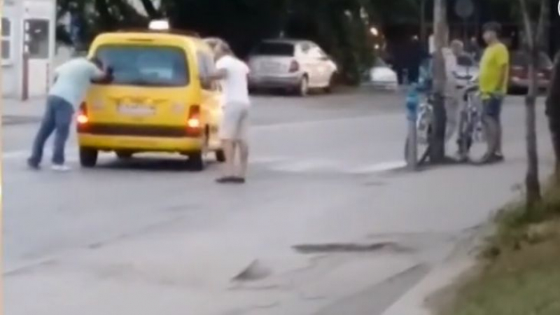 Пак агресия от велосипедист, заби юмрук в лицето таксиджия в столицата! (ВИДЕО)