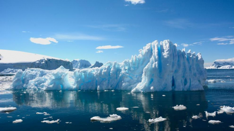 Антарктическият лед се топи стряскащо бързо