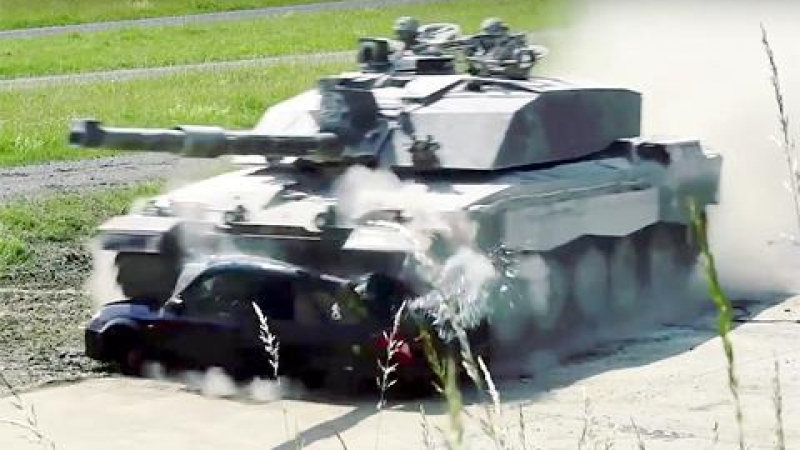Танкове мачкаха коли в Германия (ВИДЕО)
