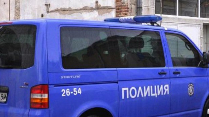 Сигнал до БЛИЦ! Полиция приижда в квартал "Христо Ботев" в София, напрежението расте