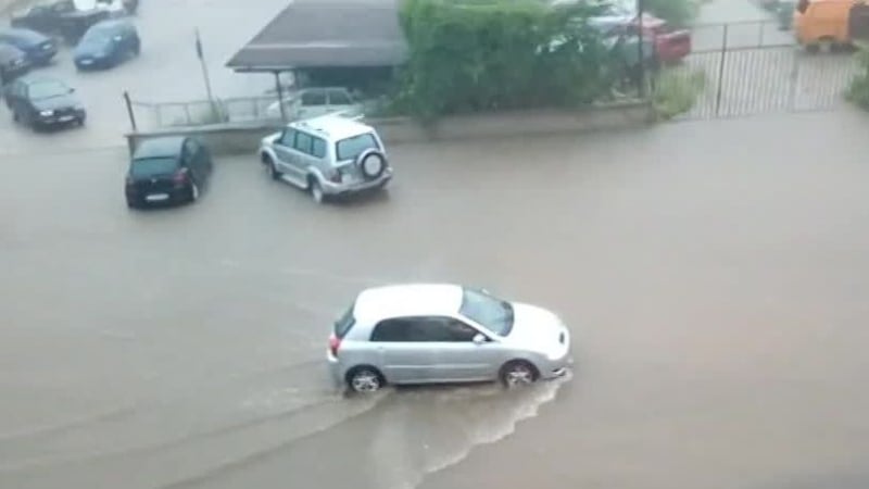 Потоп в Монтана! Десетки закъсали коли и наводнени сгради (ВИДЕО)