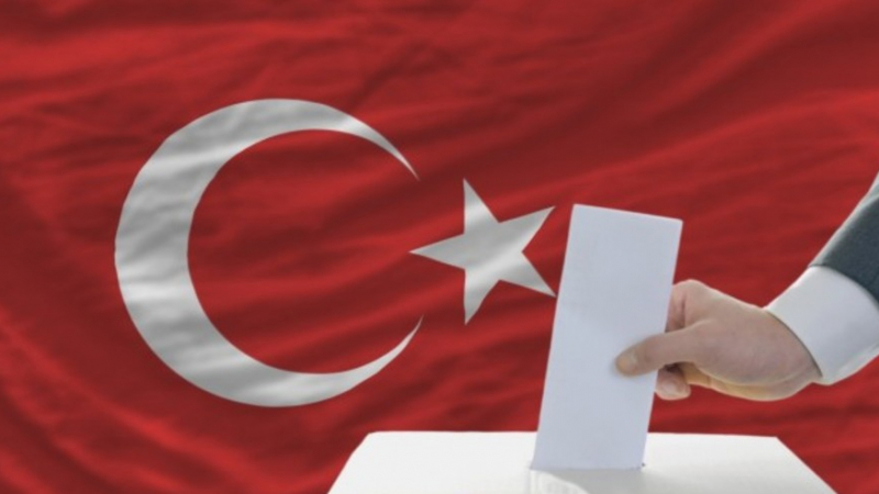 Предсрочните избори в Турция за президент и парламент започнаха