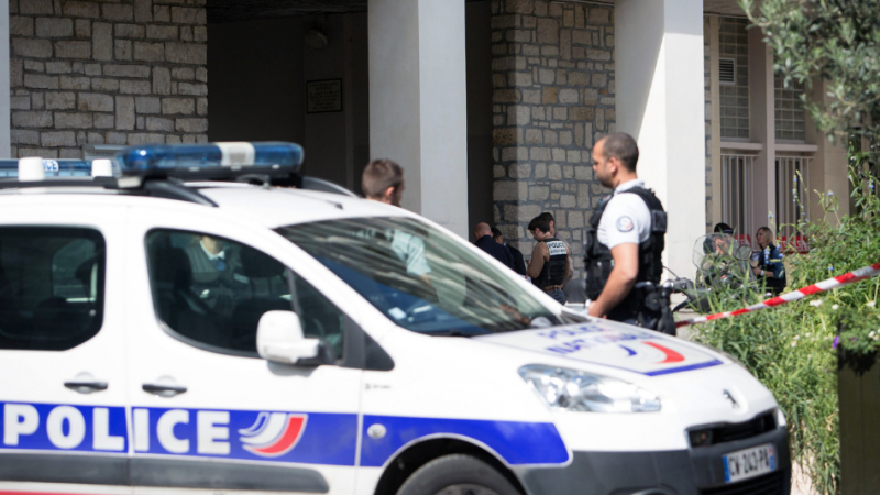 Пак ужас във Франция: Млада жена коли хора в супермаркет и крещи "Аллах акбар!"
