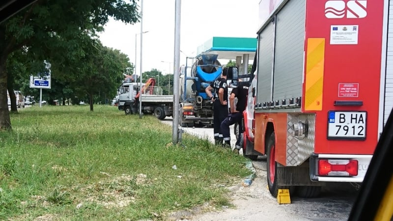 Фатален инцидент във Варна! Бетоновоз прегази шофьора си (СНИМКА)