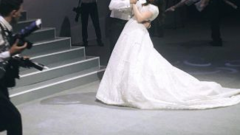 Руски олигарх пръсна 30 млн. за сватбата на 17-годишната си щерка! Булката с рокля на ливански дизайнер за 14 млн. (СНИМКИ/ВИДЕО)