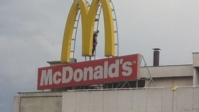 Пловдивчанка видя тази реклама на McDonald's и изпадна в ужас (СНИМКА)