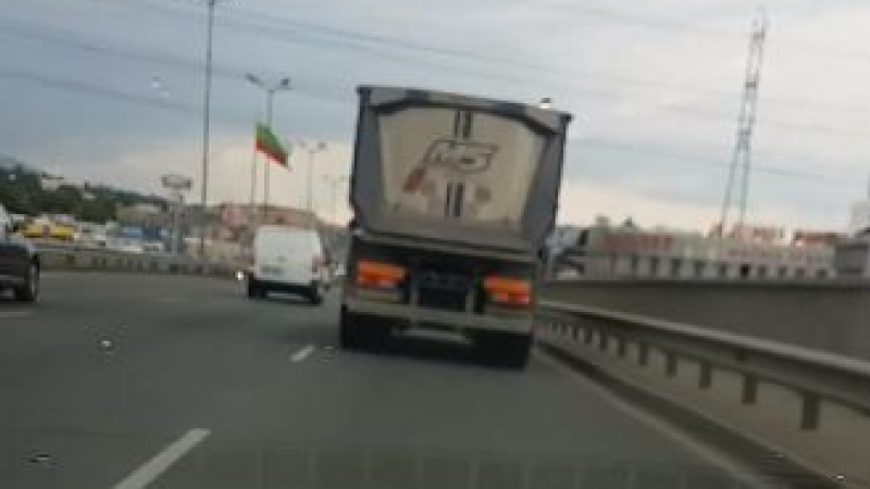 Камион лети бясно на Околовръстното в София (ВИДЕО)