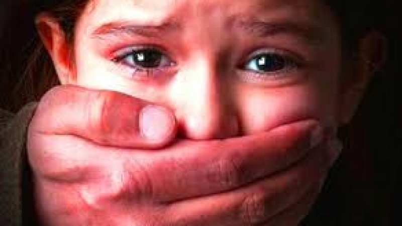 Родители изнасилваха пред камерите си 4-годишната си дъщеря заради... биткойни