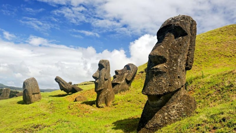 Историята на загадъчните каменни глави на Великденския остров (СНИМКИ/ВИДЕО)