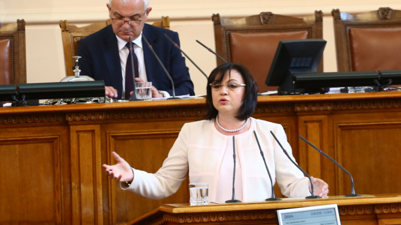 Чутовен скандал в парламента: Депутати "окупираха" трибуната заради Нинова! (СНИМКИ)