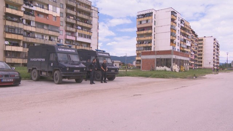 Арестуваха 7 души след сблъсъците между полицаи и роми в Ботевград (ВИДЕО)