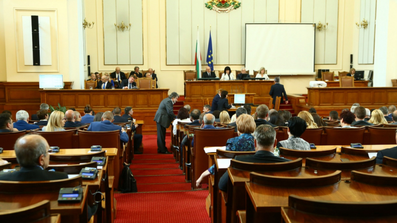 Инфарктните дебати в парламента започнаха (СНИМКИ)