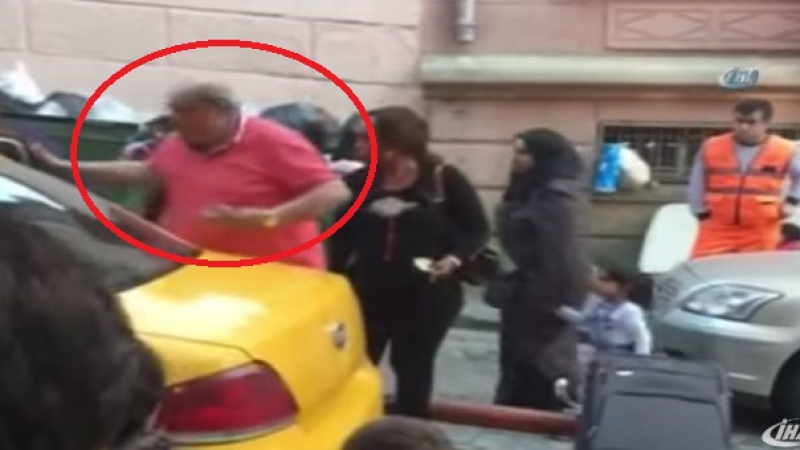 Тоя таксиджия се изгаври брутално с клиент, но си плати прескъпо (ВИДЕО)