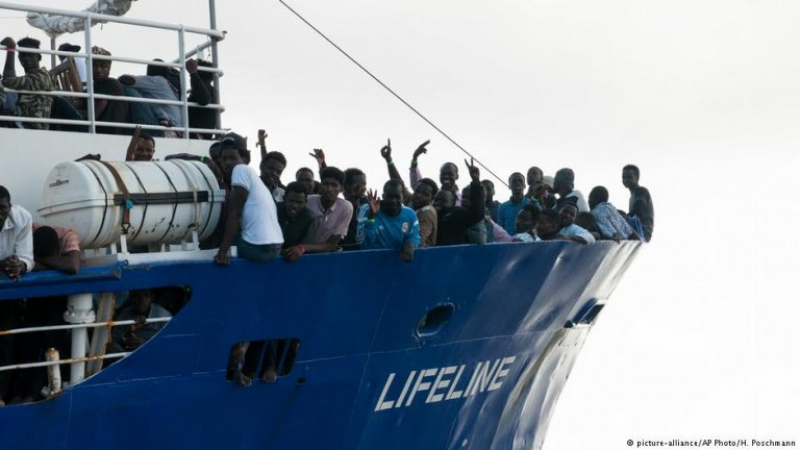 Ето в коя страна акостира корабът "Лайфлайн" с над 200 нелегални мигранти 