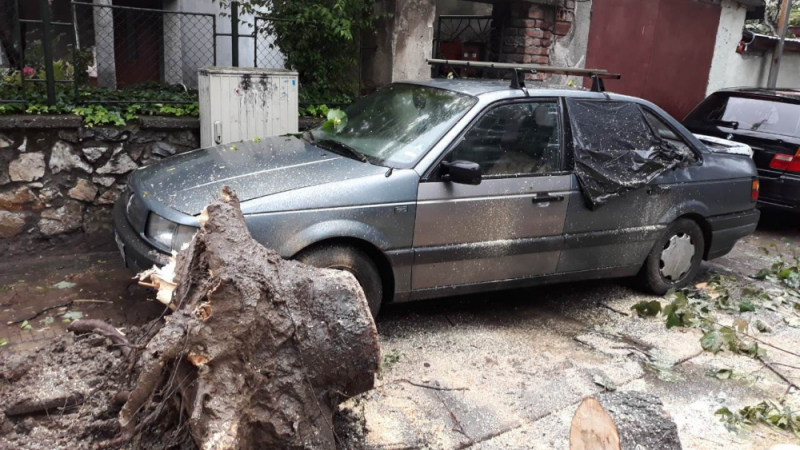 Драмата с дъжда в Пловдив не спира – предупредиха хората да не излизат от домовете си 
