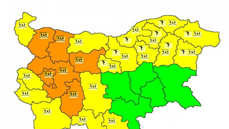 И днес се гответе за потопи! Най-страшно ще е в шест области (КАРТА)