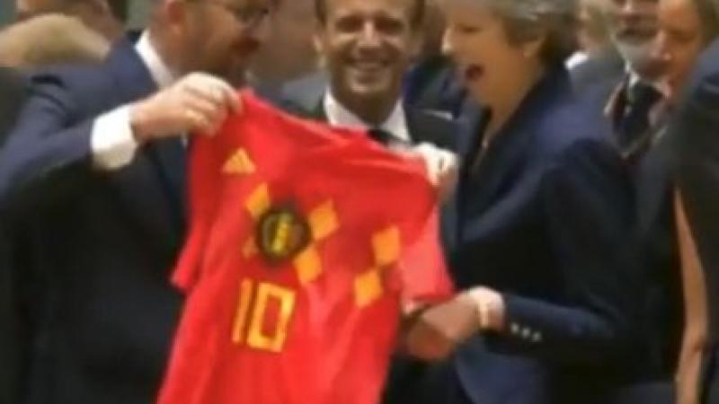 Не е за вярване каква футболна драма се разигра на срещата на ЕС в Брюксел! Световните лидери изпаднаха в шок и смях (СНИМКИ)