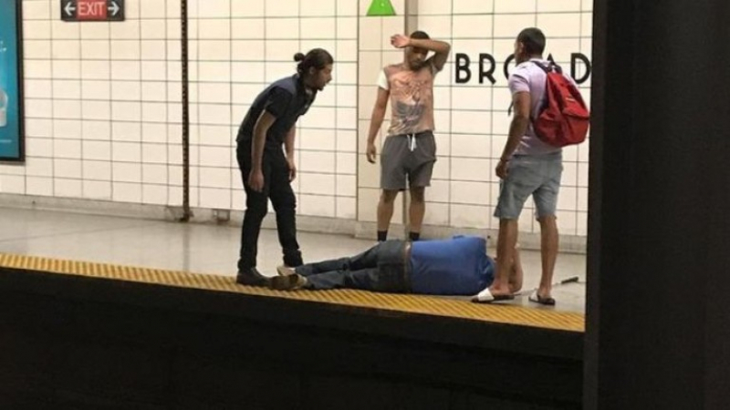 Спасиха сляп в метрото на Торонто