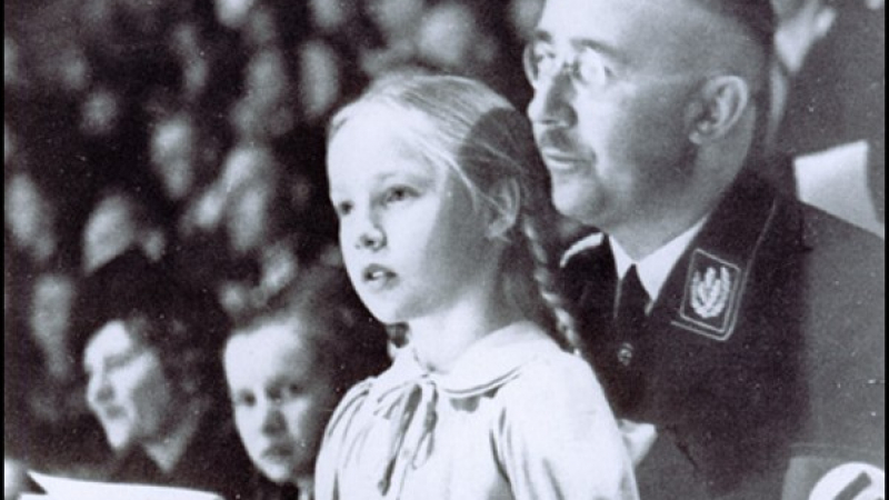 Това малко момиченце се превръща в едно от оръжията на германското разузнаване