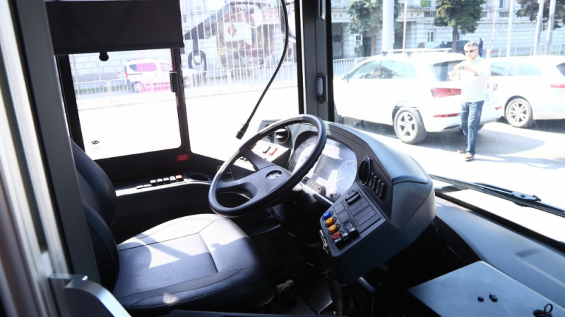 Пловдивчани се топят по рейсовете, термометър в автобус показа нещо нечовешко СНИМКА