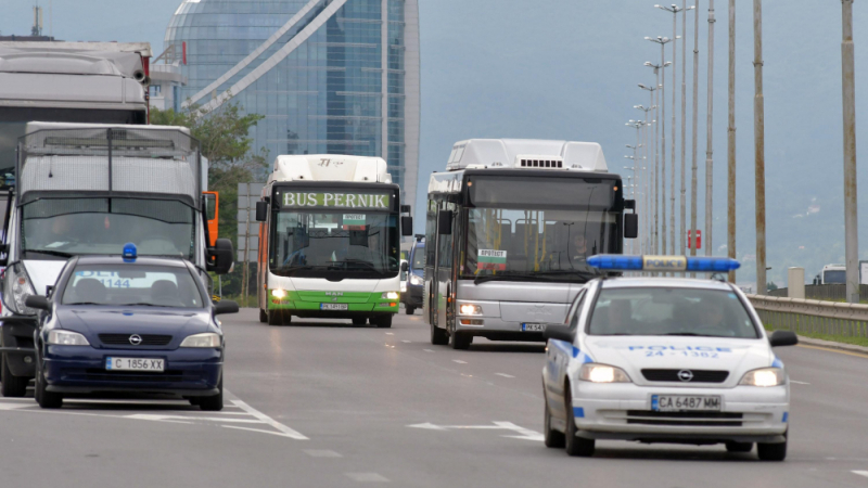 Протест: Превозвачи превръщат центъра на София в паркинг за автобуси и камиони