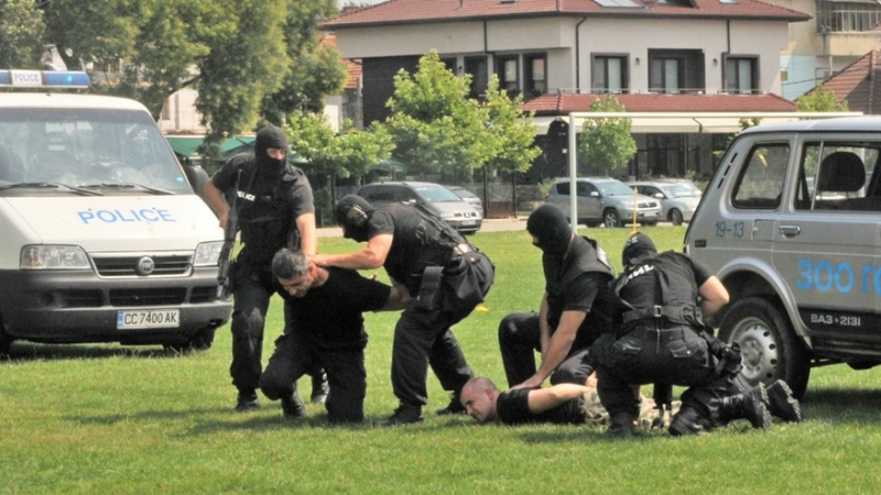 Екшън в Силистра: Полицейски отряд за бързо реагиране натръшка беглец от затвора, наркобос и терорист (СНИМКИ)
