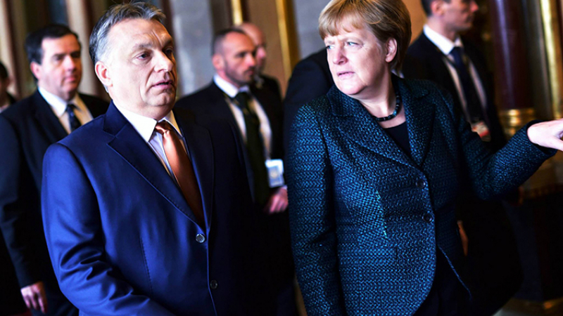 Меркел и Орбан се хванаха за гушите заради мигрантите на пресконференция 