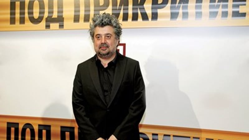 Димитър Митовски прехвърли фирмата на сина си, снима сериал със запорирани камери 