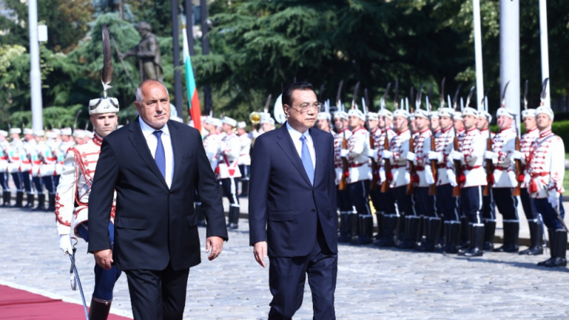 Фоторепортаж в БЛИЦ: Тържествено посрещане на китайския премиер, Борисов го разведе из „Света София”