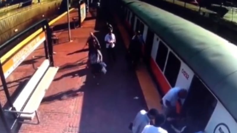 Американка падна под влак и едва не умря от болка, но отправи странна молба (ВИДЕО)