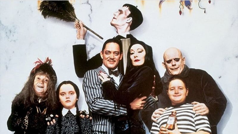 Помните ли легендарните Семейство Адамс, ето как изглеждат известните актьори днес! (СНИМКИ)