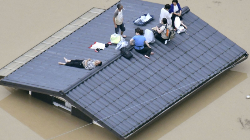 Адът в Япония не спира, жертвите растат, отчаяни души търсят спасение през Туитър (СНИМКИ/ВИДЕО)