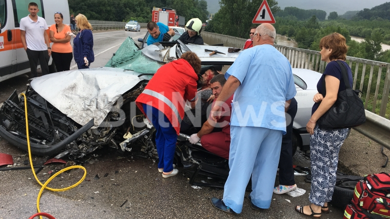 От болницата във Враца с първи новини за здравословното състояние на пострадалите в мелето на моста край Мездра