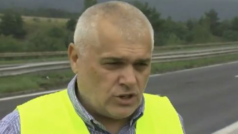 МВР шефът Валентин Радев призова шофьорите: Намалете скоростта, за да останете живи (ВИДЕО)