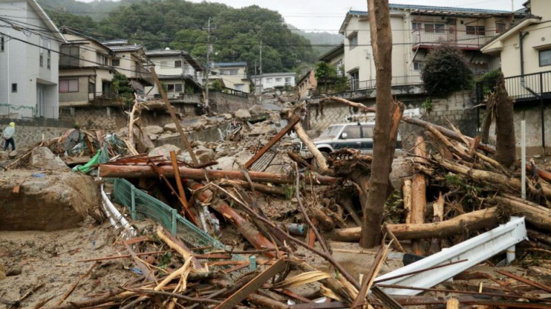 В Япония е по-страшно от библейски потоп, жертвите вече са стотици