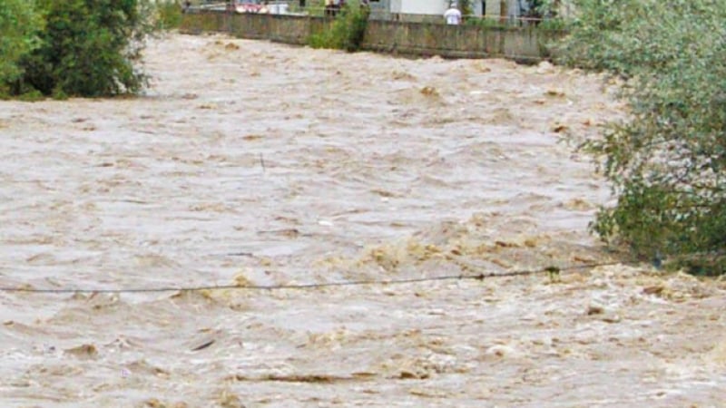 Бедствие! Придошлите реки откъснаха цяла махала в угърчинско село