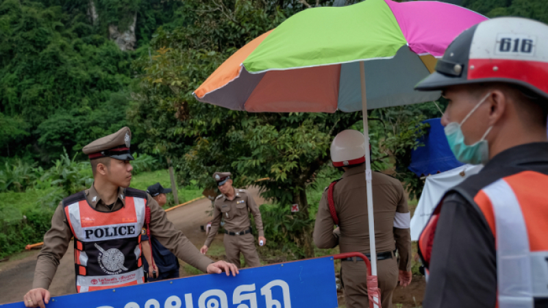 Българин в Тайланд за блокираните деца: Водната маса е нахлула като цунами в пещерата