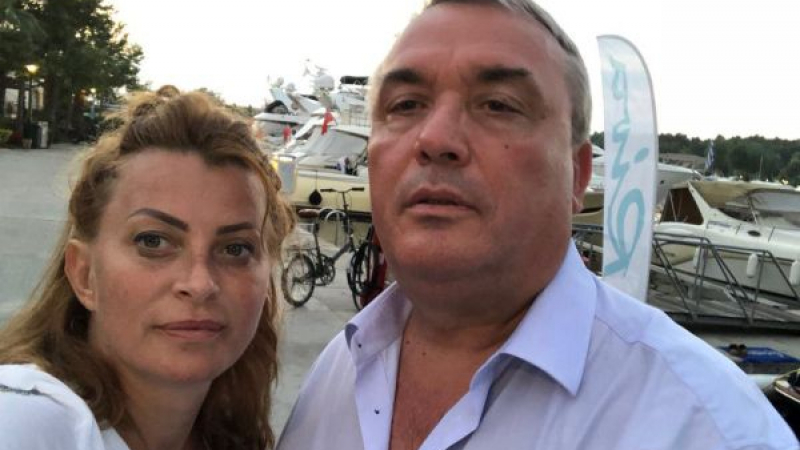 Богомил Манчев с бившата си жена в Гърция