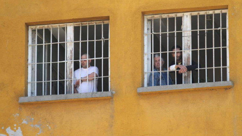 Конкуренция: Затворници правят евтини каси и метални огради
