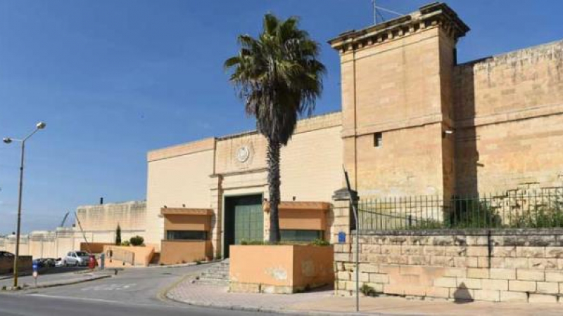 Наши бременни джебчийки може да отърват затвора в Малта