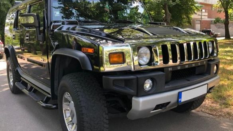 Чудовищен Hummer, возил Майкъл Джексън и Уесли Снайпс, се продава в Бургас
