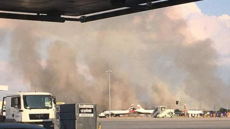 Голям пожар избухна край летище Хийтроу (ВИДЕО)