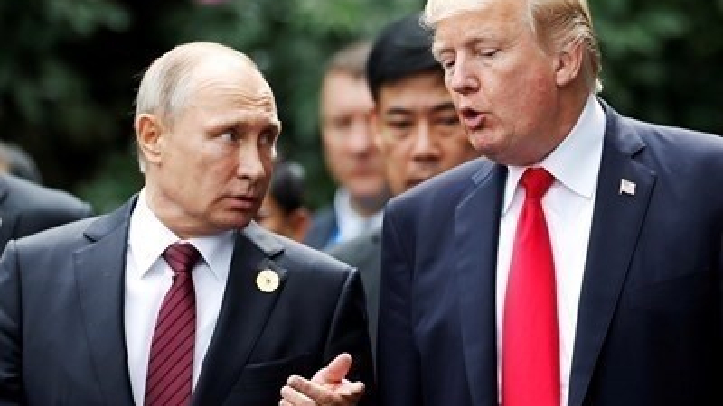 Експерти разкриха тайната на белите цветя на срещата между Тръмп и Путин 