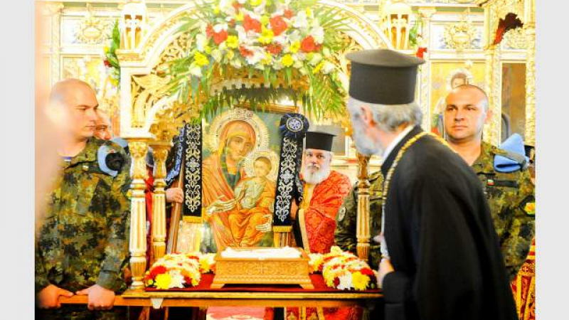 В Пловдив посрещнаха мощите на свети Андрей 