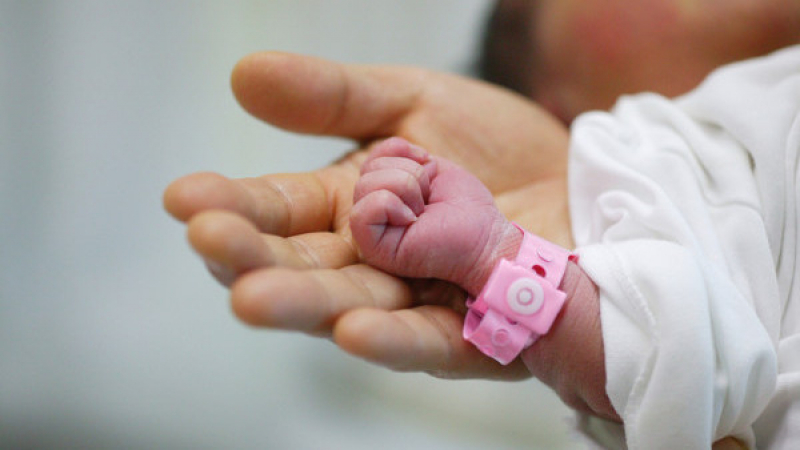 Скандал разтресе Украйна! Нелегална клиника продавала бебета в чужбина